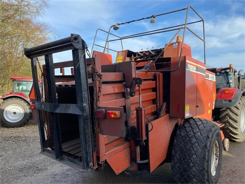 Hesston 4900 - Square baler: picture 2 Hesston 4900 - Square baler: picture 2