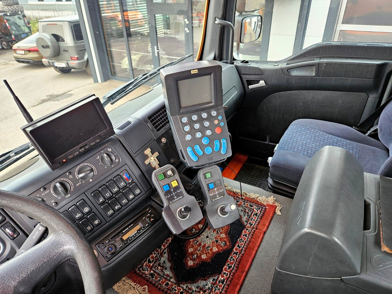 Tipper MAN TGA 28.400 6x4-4  Winterdienst: picture 9