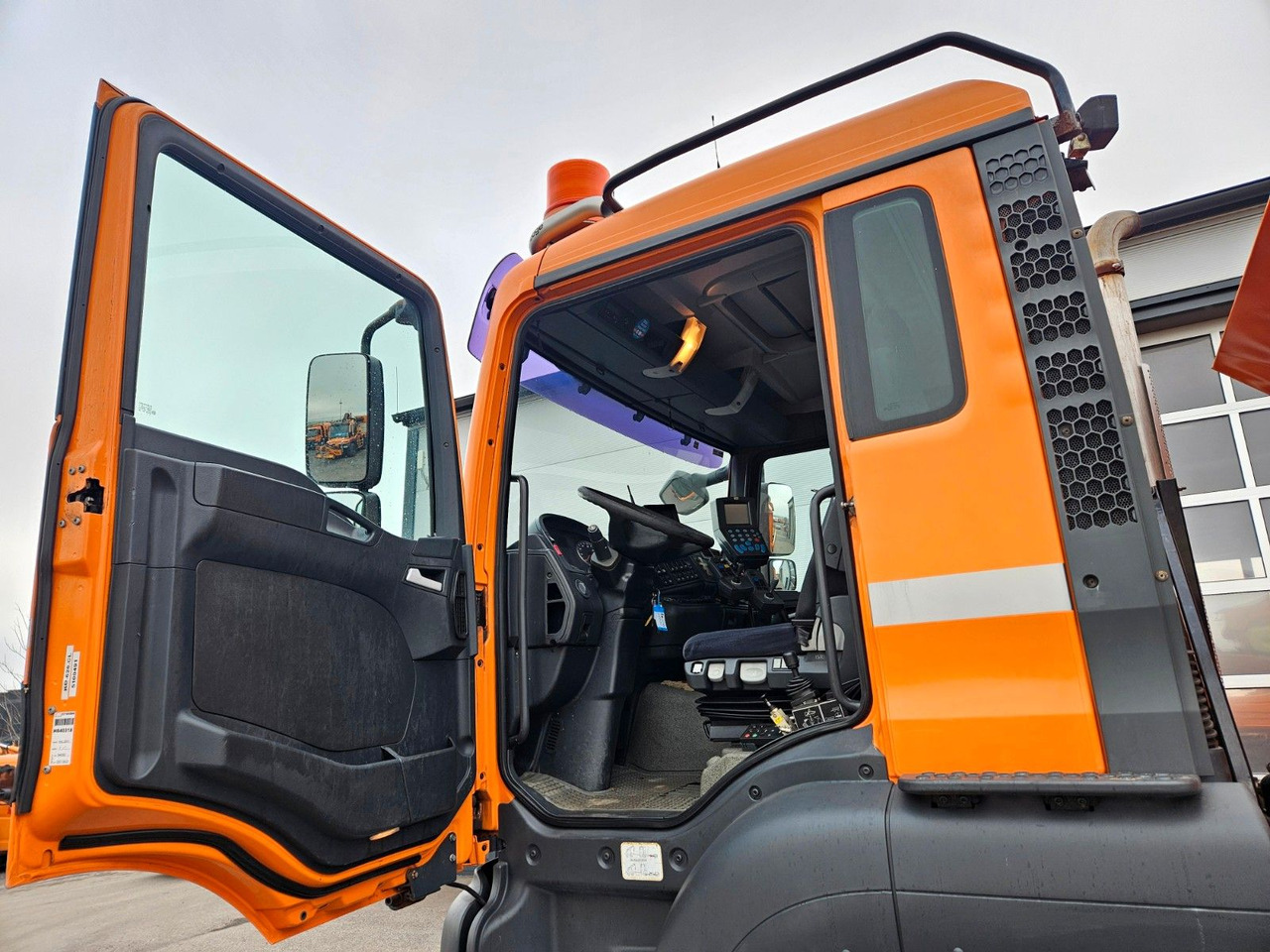 Tipper MAN TGA 28.400 6x4-4  Winterdienst: picture 8