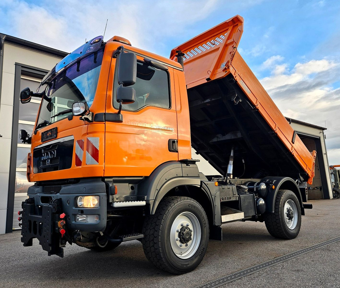 MAN TGM 13.290 4x4 Euro5 Winterdienst Single - Tipper: picture 1 MAN TGM 13.290 4x4 Euro5 Winterdienst Single - Tipper: picture 1