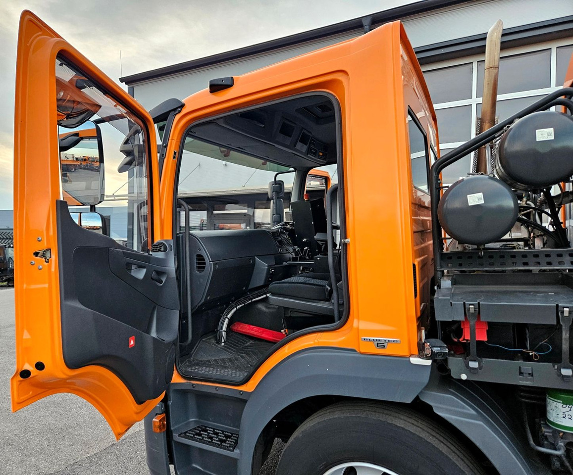 Road sweeper Mercedes-Benz Atego 1324 Euro6 FAUN Viajet 6 Aufbaumotor: picture 14 Road sweeper Mercedes-Benz Atego 1324 Euro6 FAUN Viajet 6 Aufbaumotor: picture 14