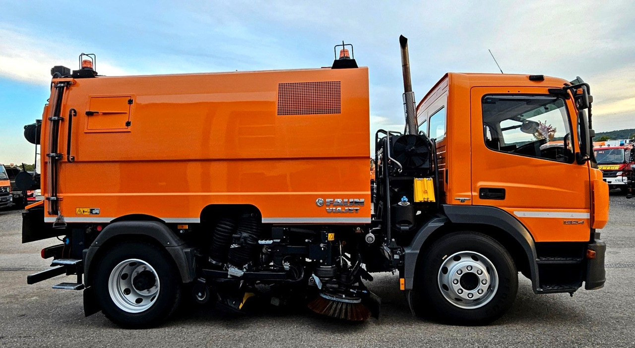 Mercedes-Benz Atego 1324 Euro6 FAUN Viajet 6 Aufbaumotor - Road sweeper: picture 2 Mercedes-Benz Atego 1324 Euro6 FAUN Viajet 6 Aufbaumotor - Road sweeper: picture 2