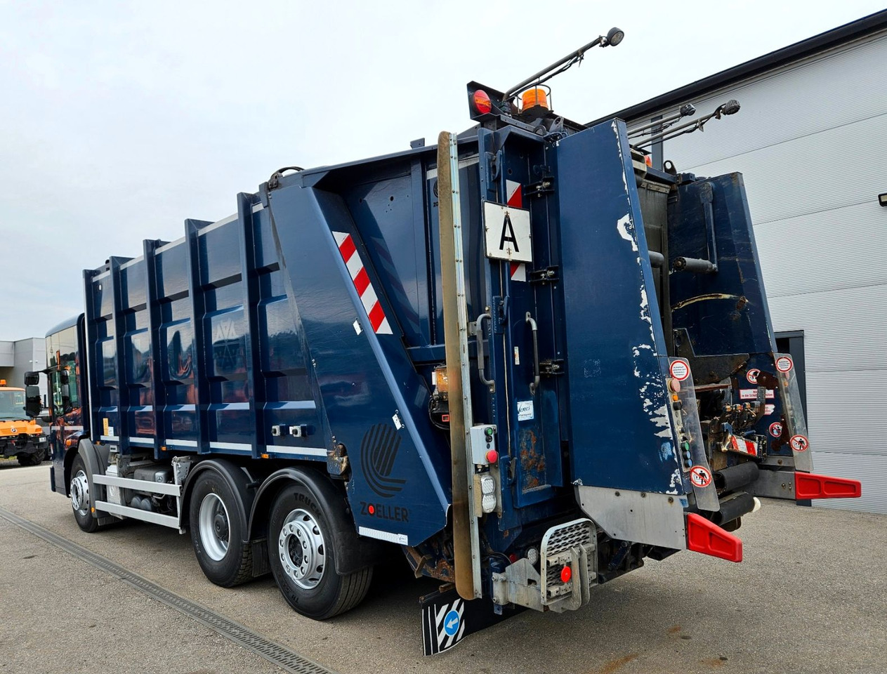 Mercedes-Benz Econic 2629 Zoeller Medium XL-S Variopress EEV - Garbage truck: picture 3 Mercedes-Benz Econic 2629 Zoeller Medium XL-S Variopress EEV - Garbage truck: picture 3