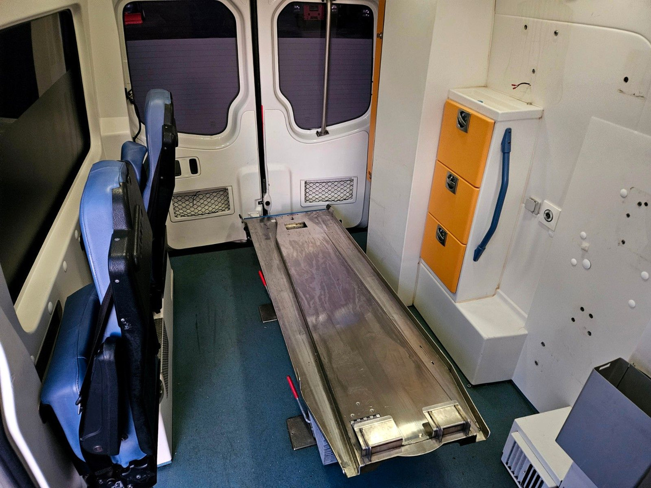 Ambulance Volkswagen CRAFTER TDI Ambulance RTW L2H2 DLOUHY: picture 13 Ambulance Volkswagen CRAFTER TDI Ambulance RTW L2H2 DLOUHY: picture 13