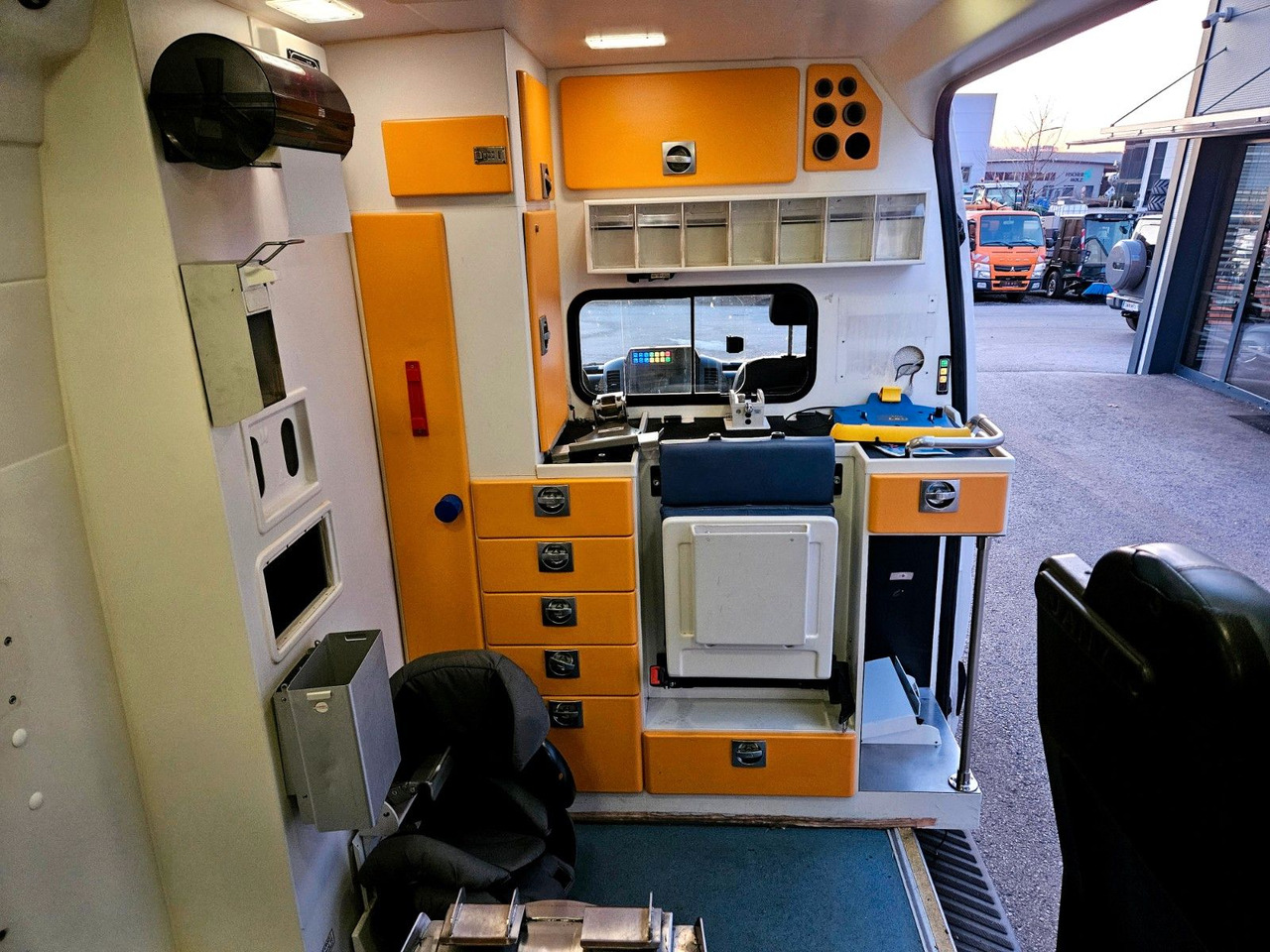 Ambulance Volkswagen CRAFTER TDI Ambulance RTW L2H2 DLOUHY: picture 14 Ambulance Volkswagen CRAFTER TDI Ambulance RTW L2H2 DLOUHY: picture 14