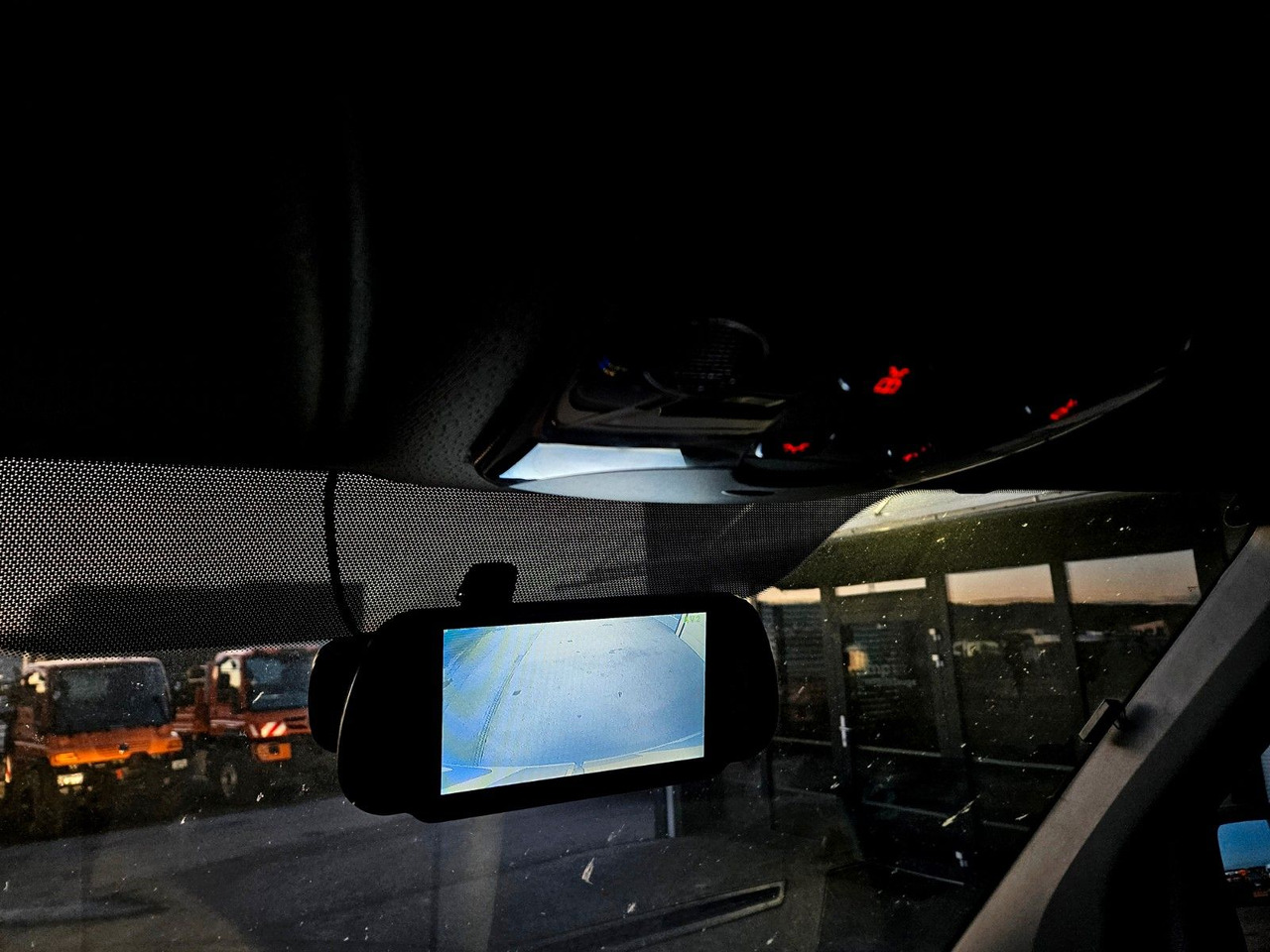 Ambulance Volkswagen CRAFTER TDI Ambulance RTW L2H2 DLOUHY: picture 11 Ambulance Volkswagen CRAFTER TDI Ambulance RTW L2H2 DLOUHY: picture 11