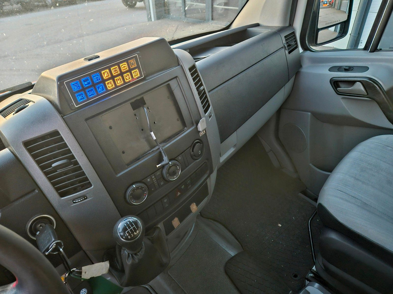 Ambulance Volkswagen CRAFTER TDI Ambulance RTW L2H2 DLOUHY: picture 9 Ambulance Volkswagen CRAFTER TDI Ambulance RTW L2H2 DLOUHY: picture 9