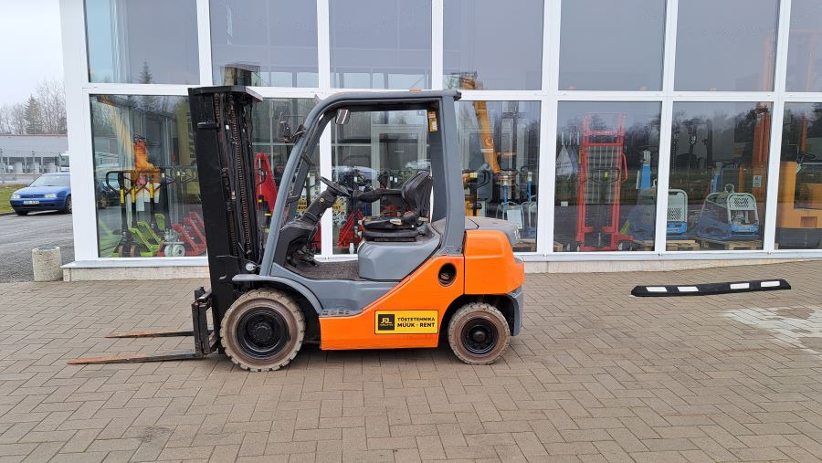 Toyota 02-8FDF20 - Diesel forklift: picture 2 Toyota 02-8FDF20 - Diesel forklift: picture 2