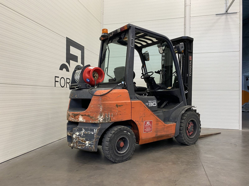 Toyota 02-8FGF30 - LPG forklift: picture 4 Toyota 02-8FGF30 - LPG forklift: picture 4