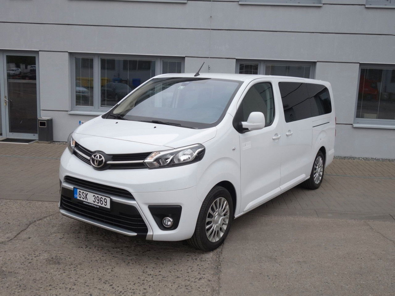Toyota ProAce Verso L2 Shuttle Comfort - Passenger van: picture 2 Toyota ProAce Verso L2 Shuttle Comfort - Passenger van: picture 2
