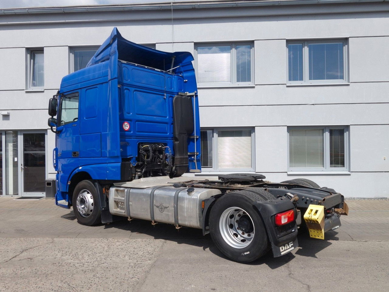DAF XF 460 SC Standard, Standklima, Xenon, 3 Stk. - Tractor unit: picture 4 DAF XF 460 SC Standard, Standklima, Xenon, 3 Stk. - Tractor unit: picture 4
