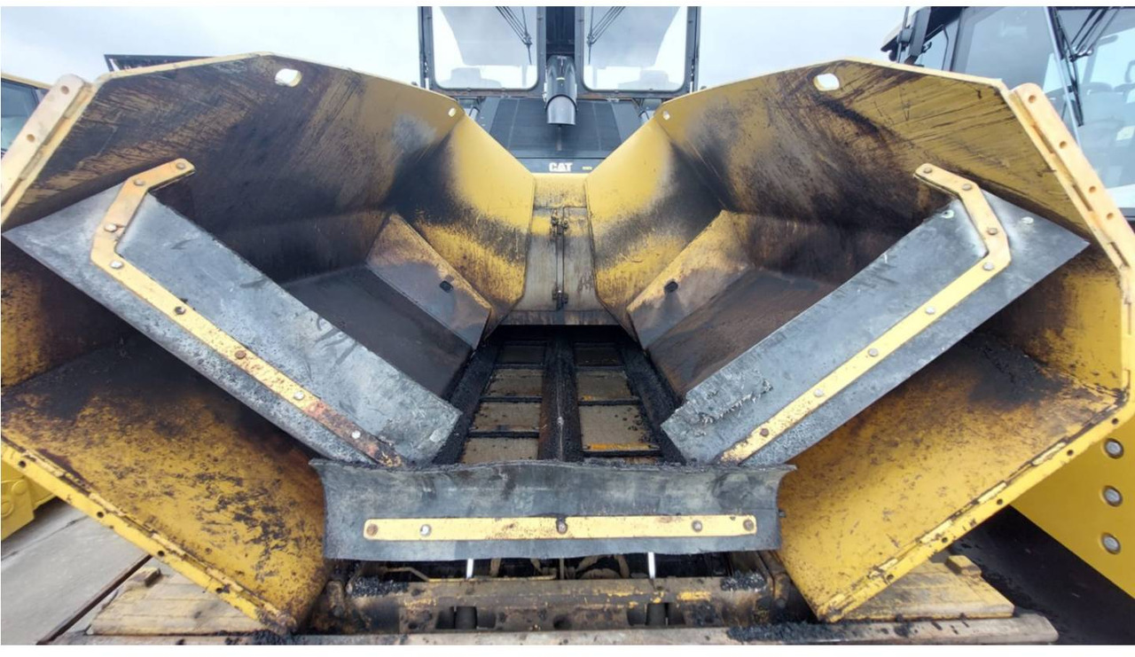 CAT AP655F - Asphalt paver: picture 4 CAT AP655F - Asphalt paver: picture 4