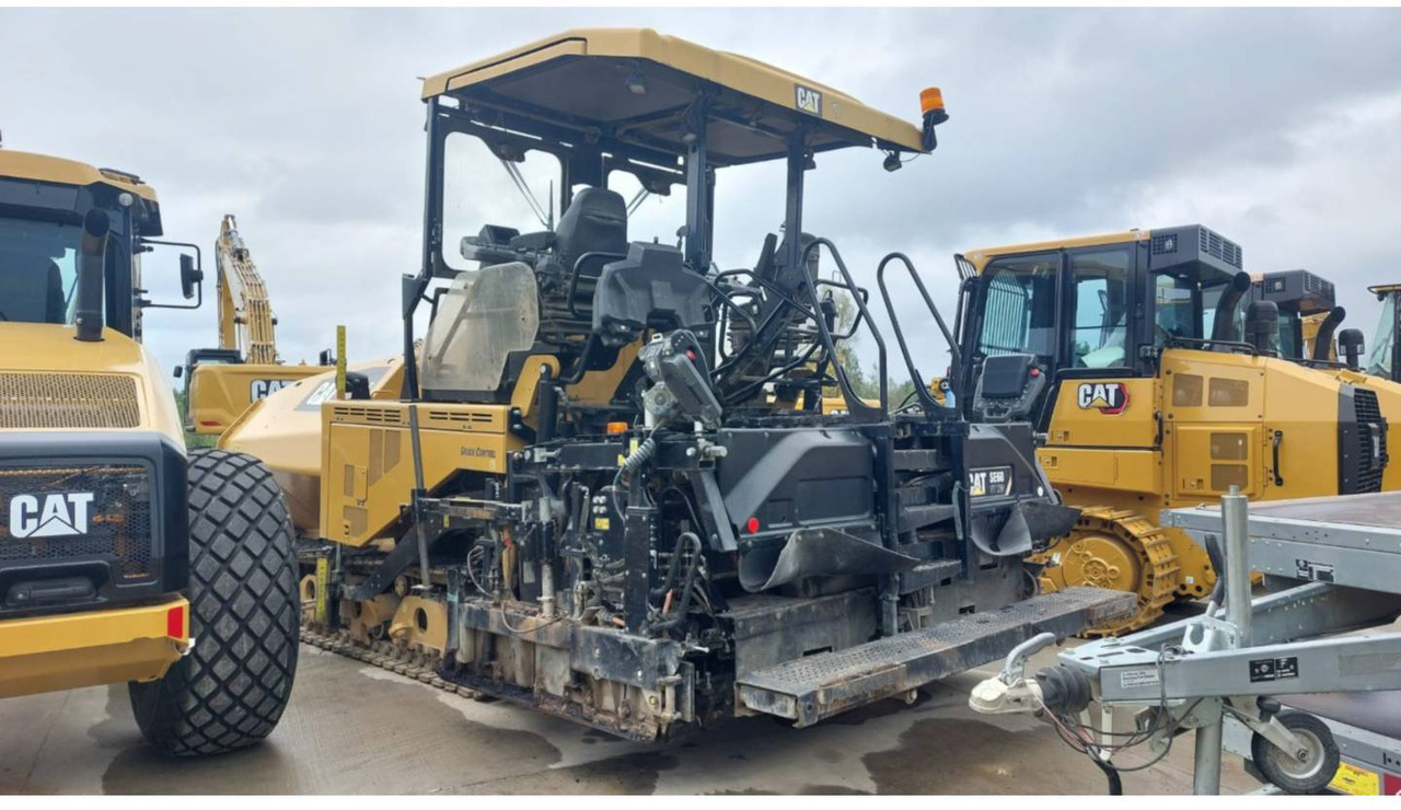 CAT AP655F - Asphalt paver: picture 3 CAT AP655F - Asphalt paver: picture 3