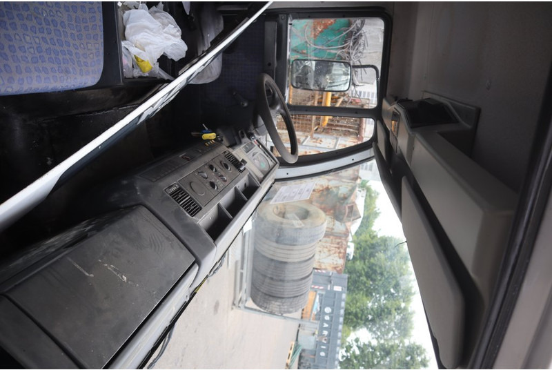 MAN F20L51 L2000 81.60000-7690 - Cab and interior for Truck: picture 5 MAN F20L51 L2000 81.60000-7690 - Cab and interior for Truck: picture 5