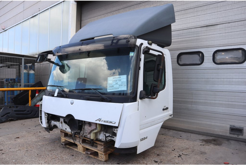 Mercedes-Benz ATEGO MP4 6CYL 96782010036334 - Cab and interior for Truck: picture 2 Mercedes-Benz ATEGO MP4 6CYL 96782010036334 - Cab and interior for Truck: picture 2