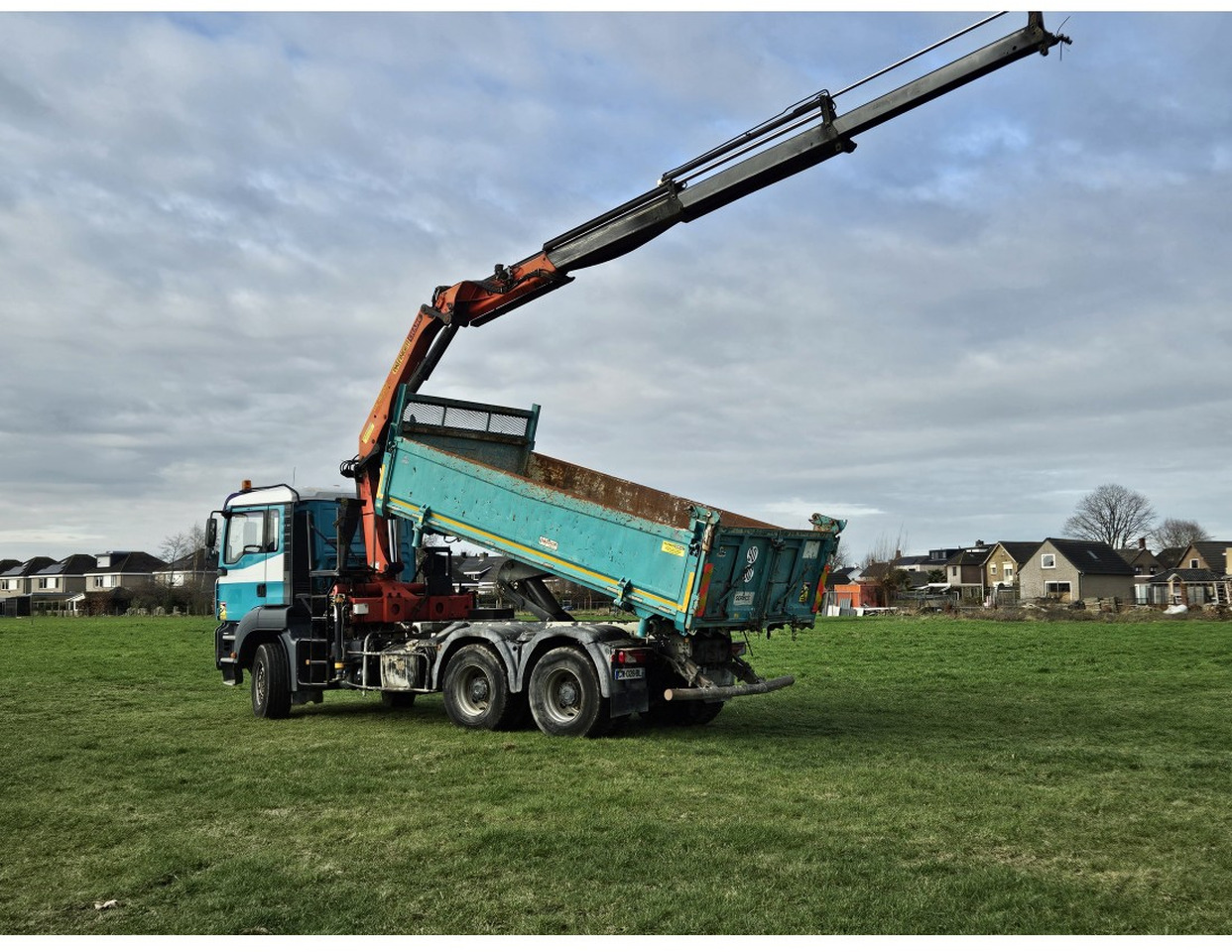 MAN TGA 33.360 TIPPER 3 SIDE CRANE PALFINGER 16502 *REMOTE CONTROL - Tipper: picture 4 MAN TGA 33.360 TIPPER 3 SIDE CRANE PALFINGER 16502 *REMOTE CONTROL - Tipper: picture 4