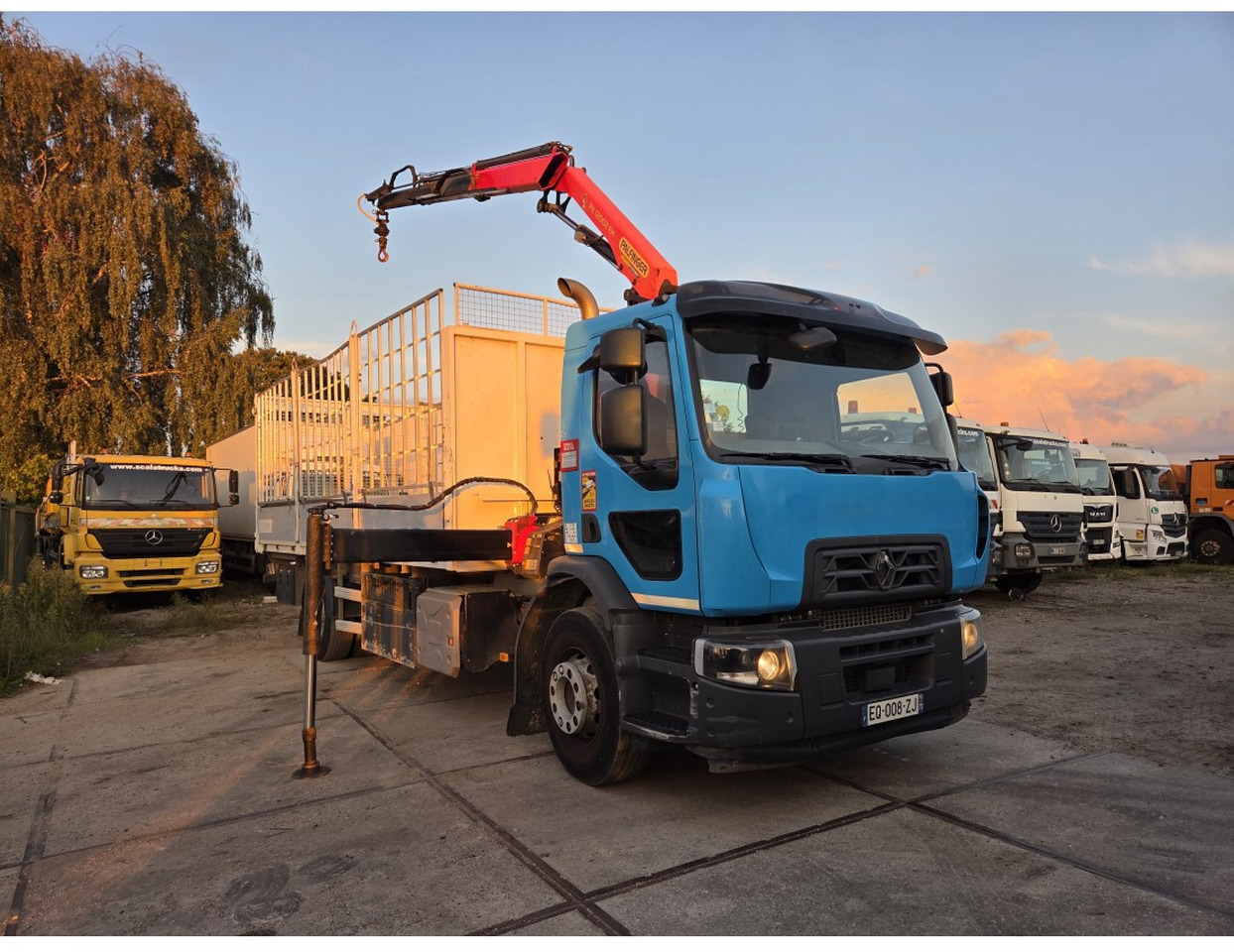 Renault C 280 4X2 Palfinger PK12002 EH Kran Crane Remote Control Automat flatbed truck - Dropside/ Flatbed truck, Crane truck: picture 4 Renault C 280 4X2 Palfinger PK12002 EH Kran Crane Remote Control Automat flatbed truck - Dropside/ Flatbed truck, Crane truck: picture 4