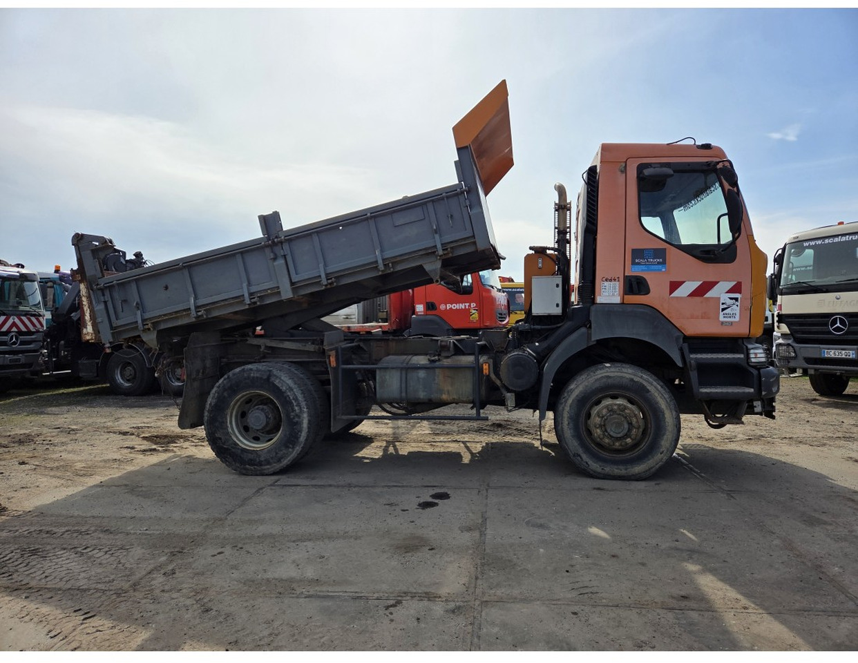 Renault Kerax 340 4x4 Tipper Manual Gearbox Mechanical pump Pompe Mecanique - Tipper: picture 5 Renault Kerax 340 4x4 Tipper Manual Gearbox Mechanical pump Pompe Mecanique - Tipper: picture 5