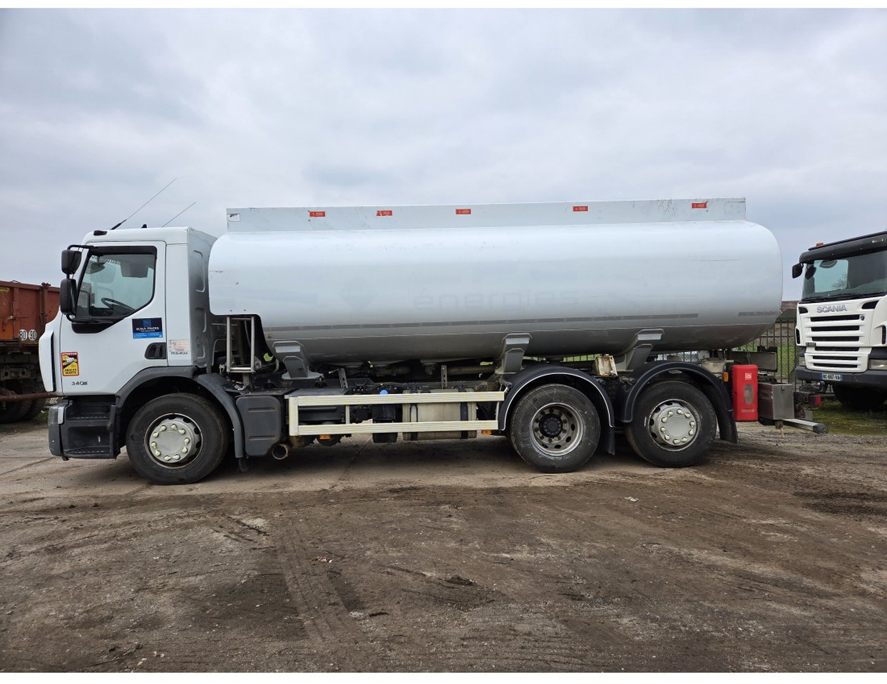 Renault Premium 340 6x2 Fuel Tank 18.540 L 3 compart Steering Axle Retarder Manual gearbox - Tank truck: picture 5 Renault Premium 340 6x2 Fuel Tank 18.540 L 3 compart Steering Axle Retarder Manual gearbox - Tank truck: picture 5