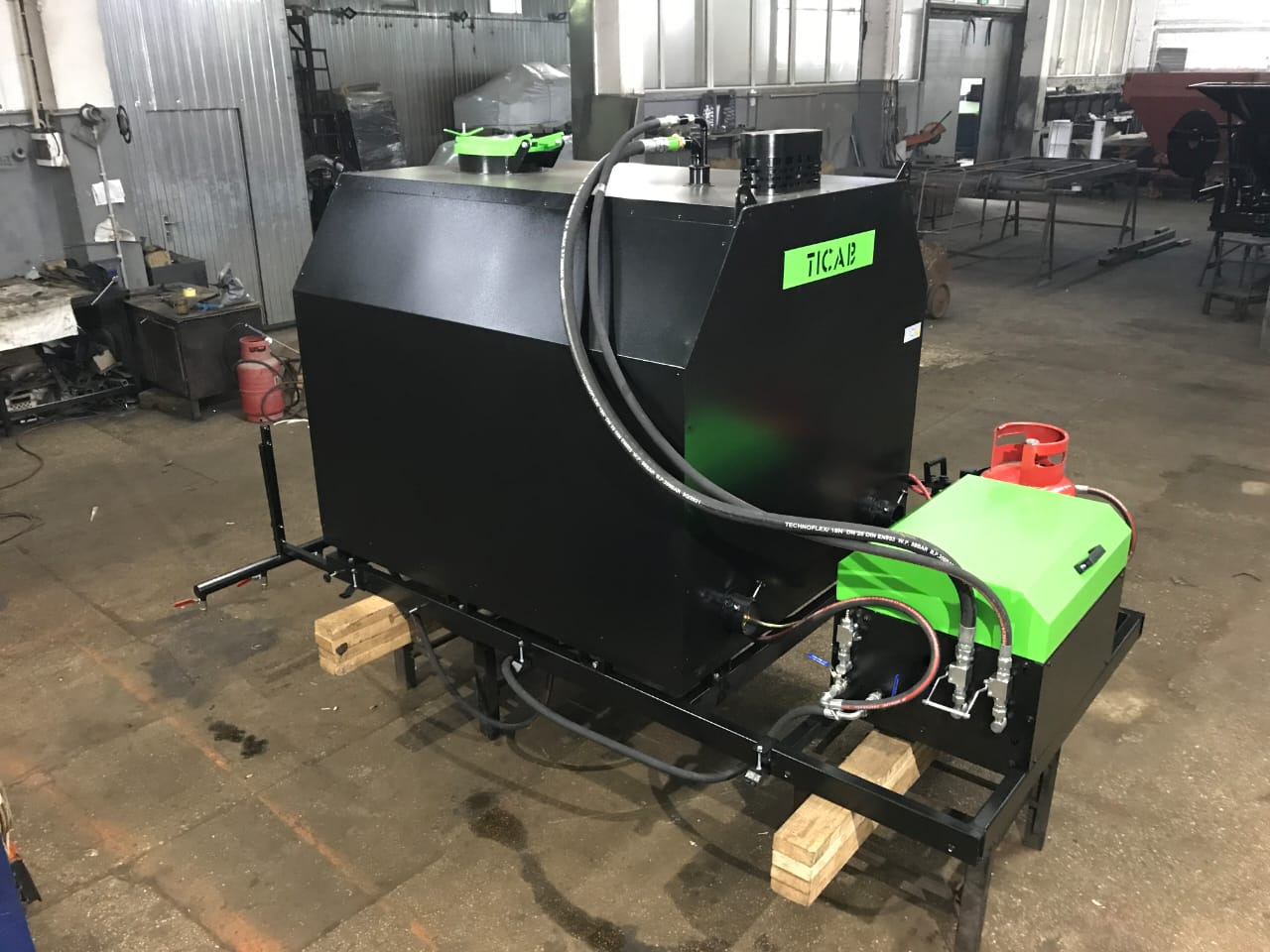 TICAB Manufacturer, Bitumen Sprayer, Asphalt Distributor, 2000L - Asphalt distributor: picture 2 TICAB Manufacturer, Bitumen Sprayer, Asphalt Distributor, 2000L - Asphalt distributor: picture 2