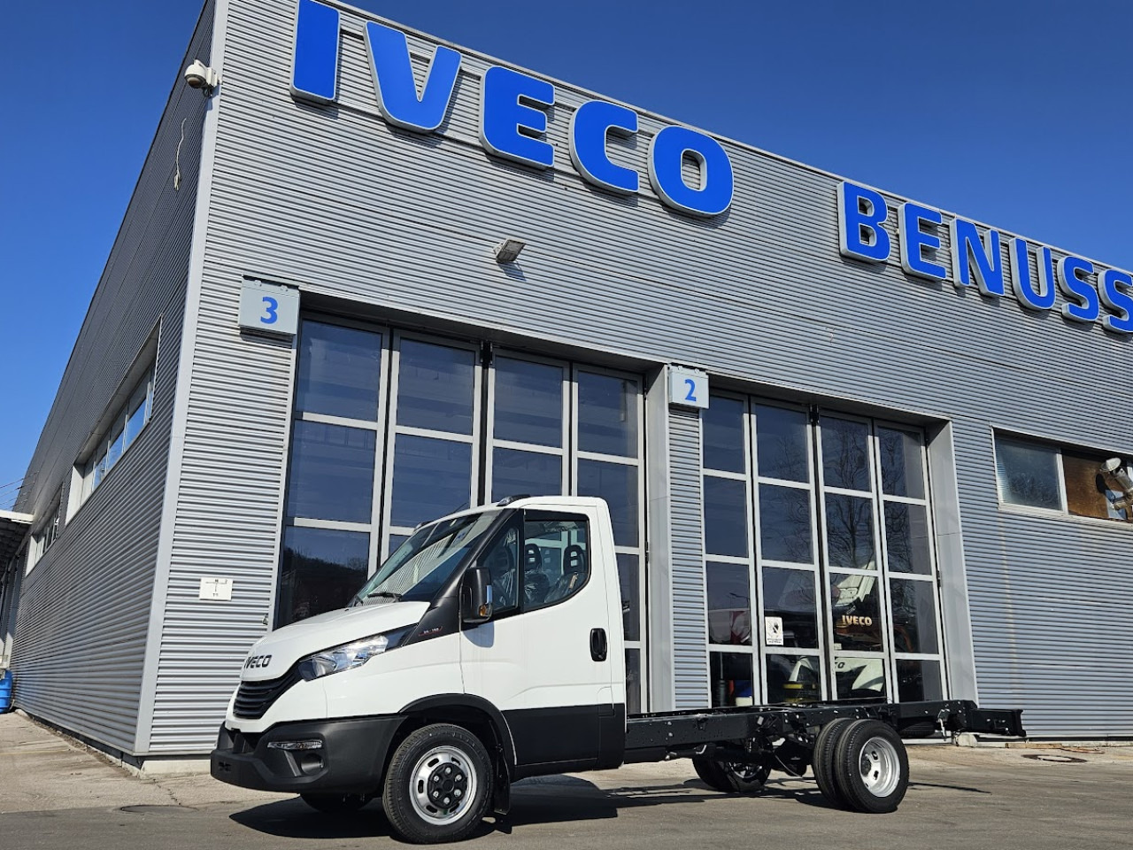 IVECO Daily 35C16H3.0 - Cab chassis truck: picture 1 IVECO Daily 35C16H3.0 - Cab chassis truck: picture 1