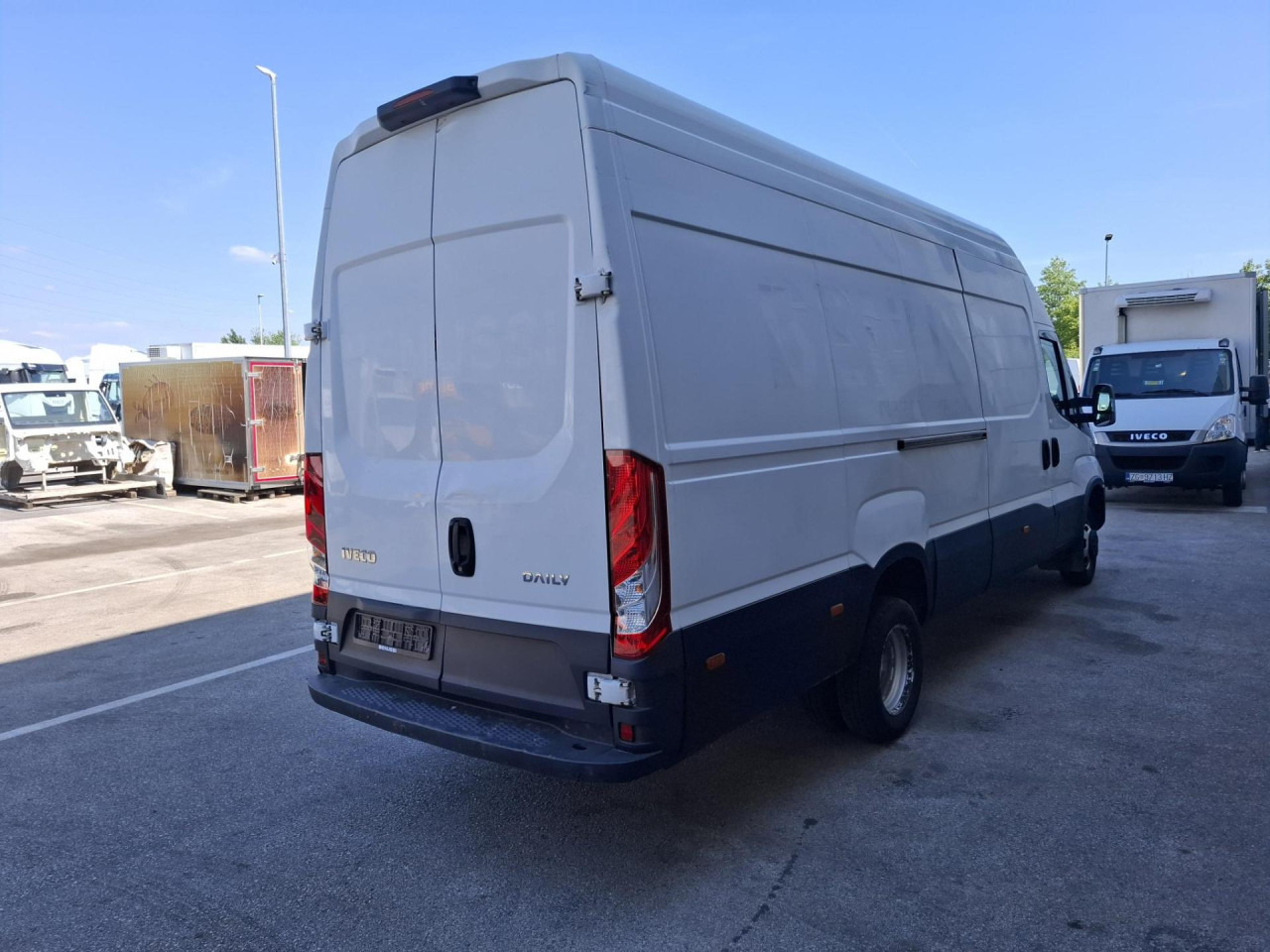 IVECO Daily 35C16V - Passenger van: picture 3 IVECO Daily 35C16V - Passenger van: picture 3