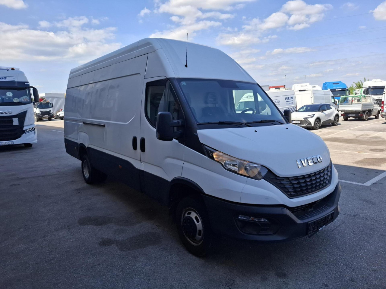 IVECO Daily 35C16V - Passenger van: picture 2 IVECO Daily 35C16V - Passenger van: picture 2