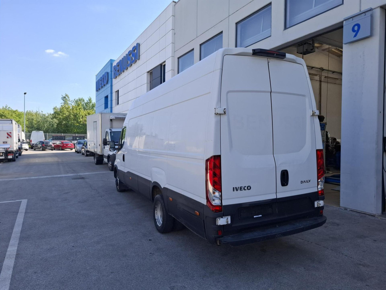 IVECO Daily 35C16V - Passenger van: picture 4 IVECO Daily 35C16V - Passenger van: picture 4