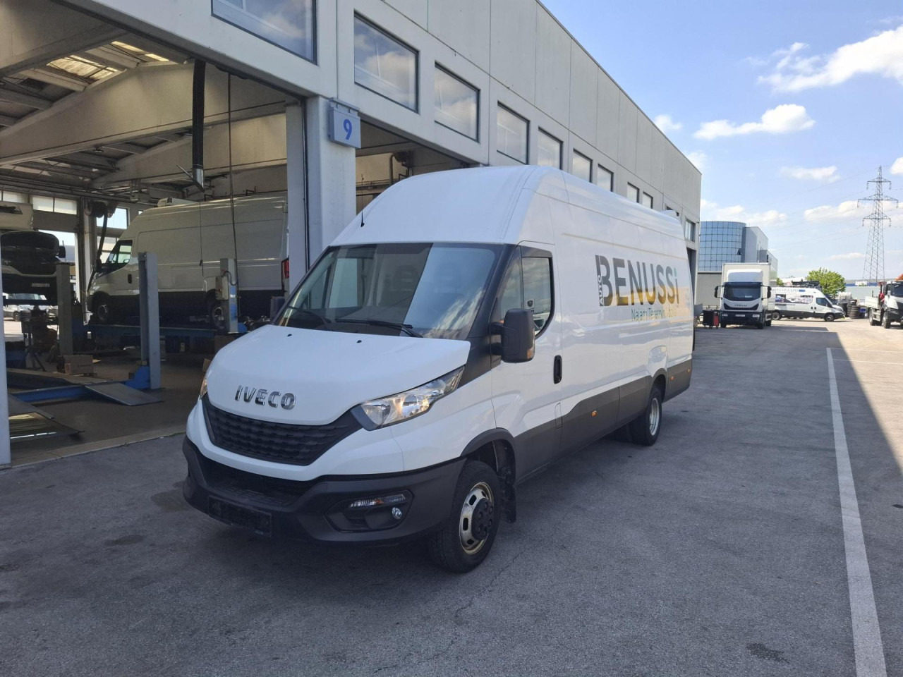 IVECO Daily 35C18H V - Passenger van: picture 1 IVECO Daily 35C18H V - Passenger van: picture 1