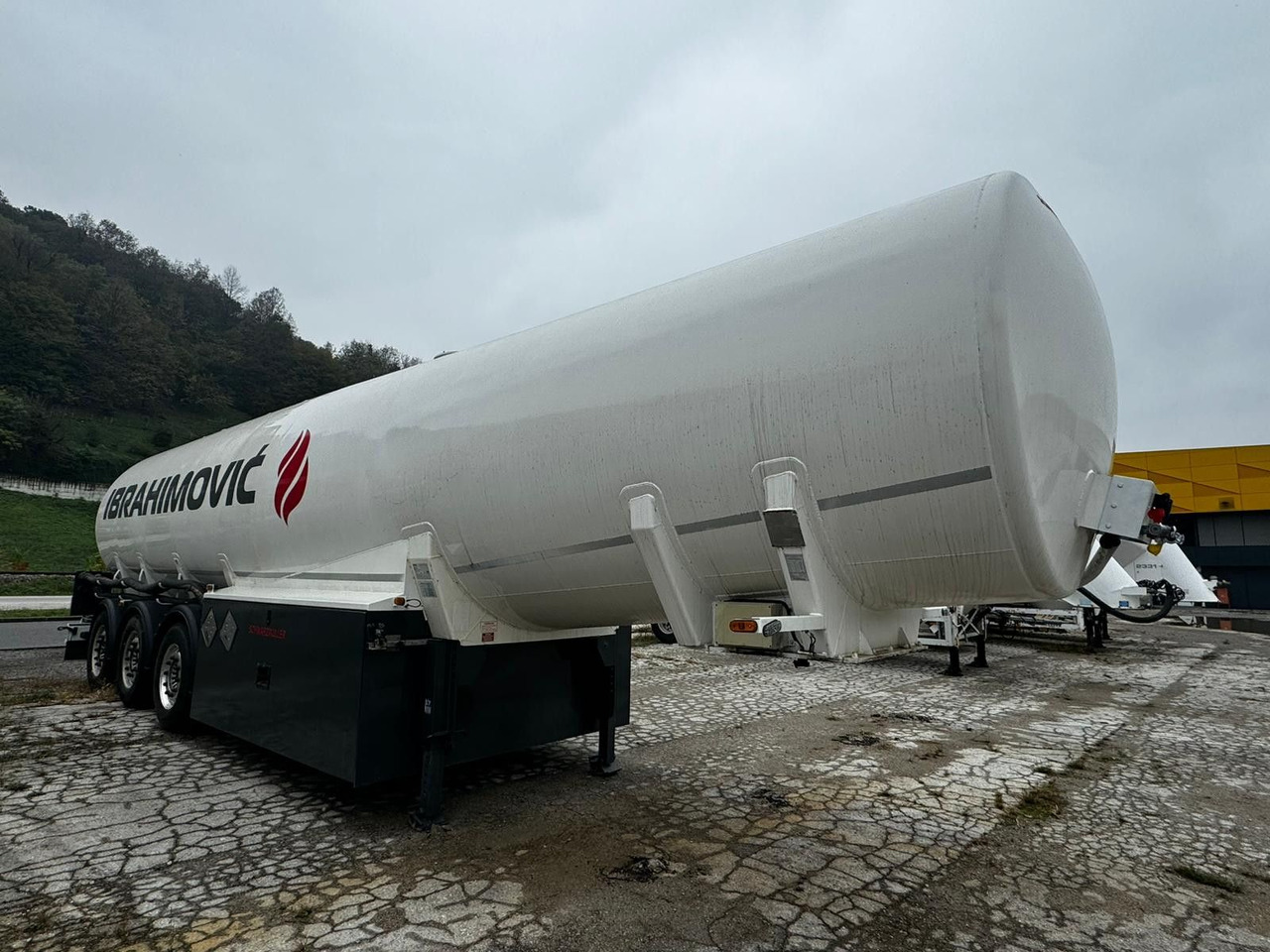 Schwarzmüller 5 Kammern, ADR, Treibstoff Fuel - Tank semi-trailer: picture 1 Schwarzmüller 5 Kammern, ADR, Treibstoff Fuel - Tank semi-trailer: picture 1