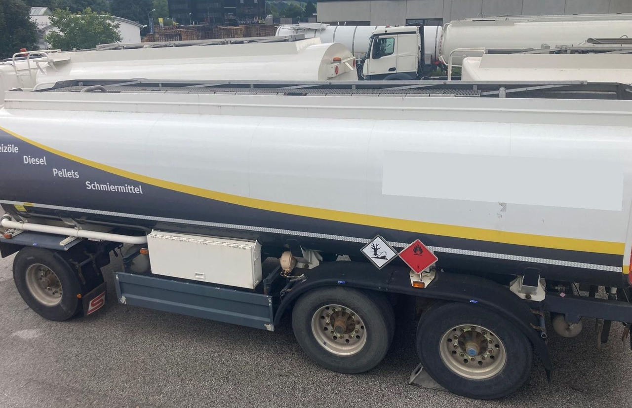 Schwarzmüller Schwingenschlögel, ADR, 3 Kammern, Fuel+Diesel - Tank trailer: picture 2 Schwarzmüller Schwingenschlögel, ADR, 3 Kammern, Fuel+Diesel - Tank trailer: picture 2