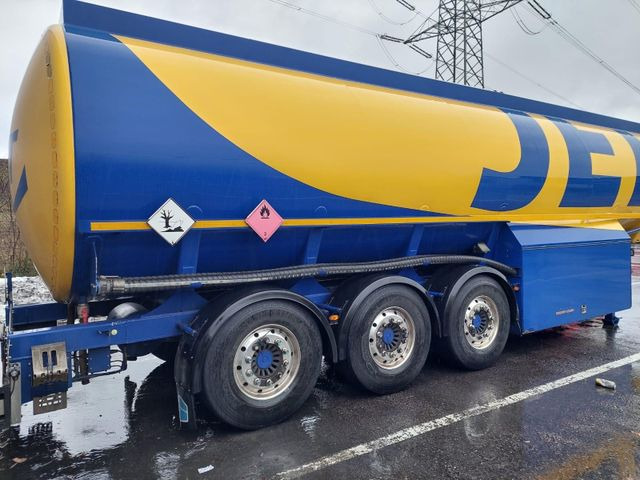 Schwarzmüller Schwingenschlögel,ADR,Diesel/Benzin, 5 Kammern Schwarzmüller Schwingenschlögel,ADR,Diesel/Benzin, 5 Kammern - Tank semi-trailer: picture 3 Schwarzmüller Schwingenschlögel,ADR,Diesel/Benzin, 5 Kammern Schwarzmüller Schwingenschlögel,ADR,Diesel/Benzin, 5 Kammern - Tank semi-trailer: picture 3