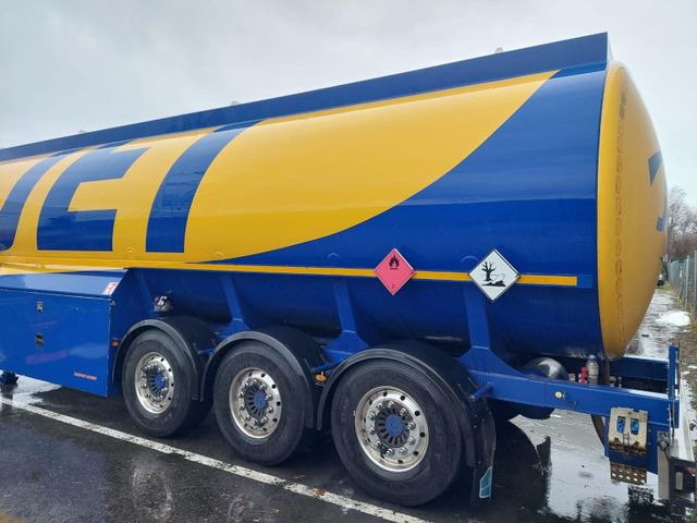 Schwarzmüller Schwingenschlögel,ADR,Diesel/Benzin, 5 Kammern Schwarzmüller Schwingenschlögel,ADR,Diesel/Benzin, 5 Kammern - Tank semi-trailer: picture 2 Schwarzmüller Schwingenschlögel,ADR,Diesel/Benzin, 5 Kammern Schwarzmüller Schwingenschlögel,ADR,Diesel/Benzin, 5 Kammern - Tank semi-trailer: picture 2