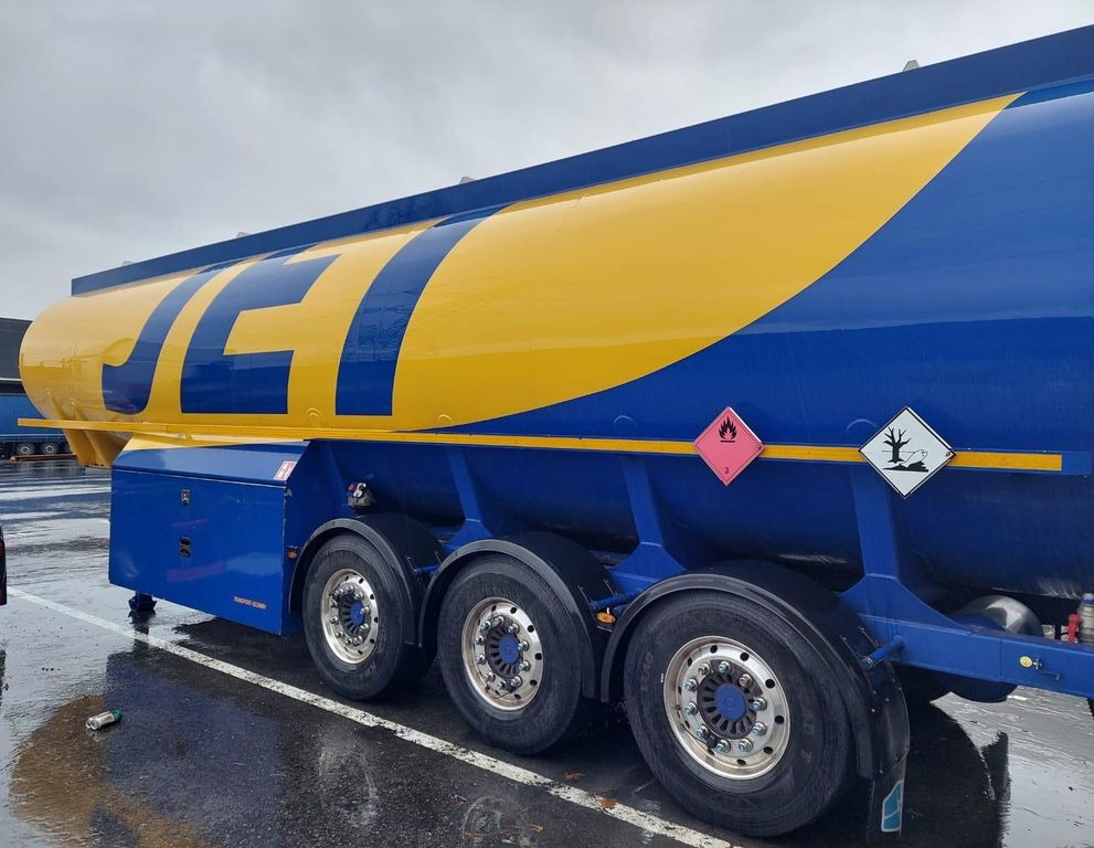 Schwarzmüller Schwingenschlögel,ADR,Diesel/Benzin, 5 Kammern Schwarzmüller Schwingenschlögel,ADR,Diesel/Benzin, 5 Kammern - Tank semi-trailer: picture 1 Schwarzmüller Schwingenschlögel,ADR,Diesel/Benzin, 5 Kammern Schwarzmüller Schwingenschlögel,ADR,Diesel/Benzin, 5 Kammern - Tank semi-trailer: picture 1