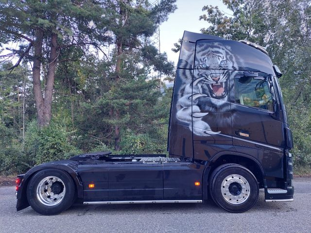 Tractor unit Volvo FH16-650 4x2, Euro 6, VEB, airbrush: picture 8 Tractor unit Volvo FH16-650 4x2, Euro 6, VEB, airbrush: picture 8