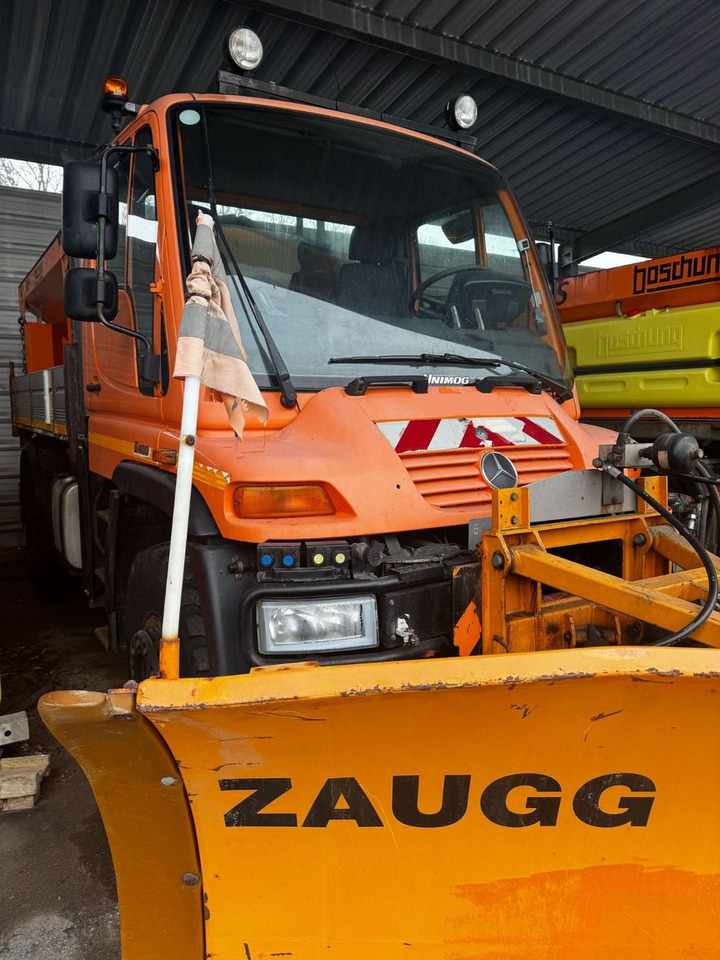 Unimog U400 4x4, Winterdienst, Schild+Streuer - Truck: picture 5 Unimog U400 4x4, Winterdienst, Schild+Streuer - Truck: picture 5