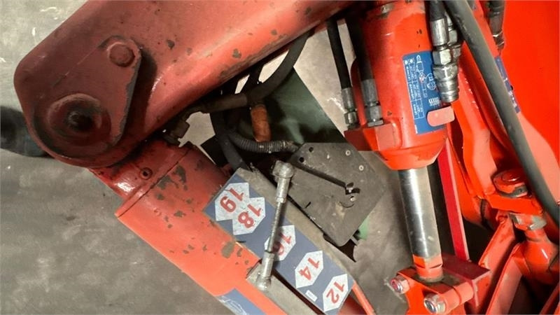 Kuhn Vari Master 183 6 Furet 183 - Plow: picture 3 Kuhn Vari Master 183 6 Furet 183 - Plow: picture 3