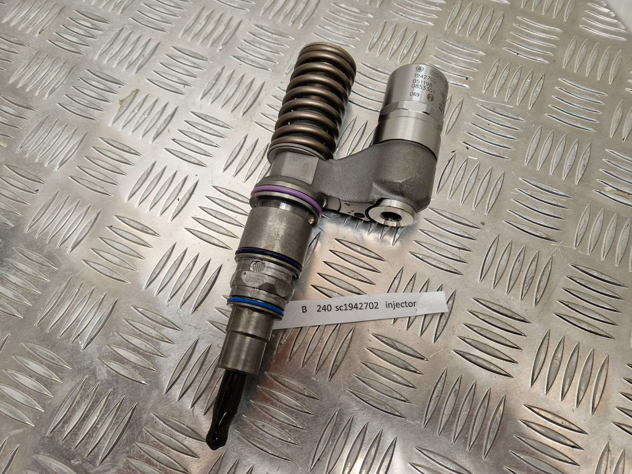 1942702 Scania fuel injector Bosch - Engine and parts for Construction machinery: picture 1 1942702 Scania fuel injector Bosch - Engine and parts for Construction machinery: picture 1