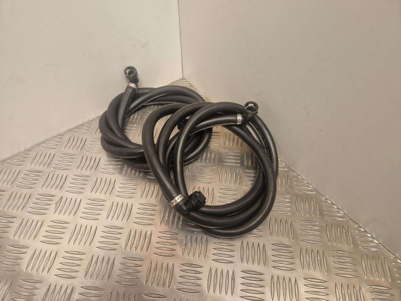 JCB fuel hose pair 649/52147 Engine filter - Engine and parts for Construction machinery: picture 1 JCB fuel hose pair 649/52147 Engine filter - Engine and parts for Construction machinery: picture 1