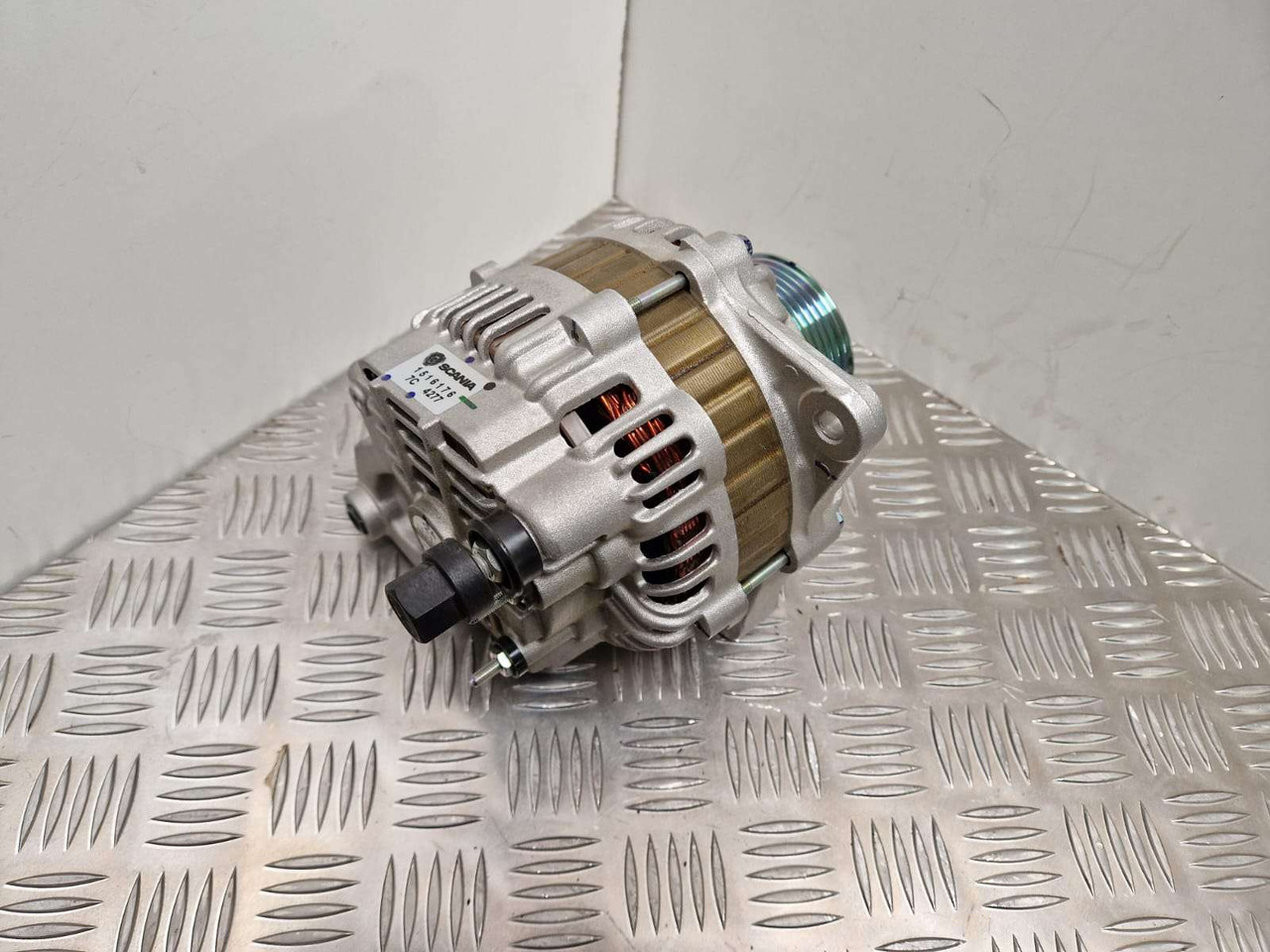 Scania Alternator 1516176 1774592 - Engine and parts for Construction machinery: picture 2 Scania Alternator 1516176 1774592 - Engine and parts for Construction machinery: picture 2