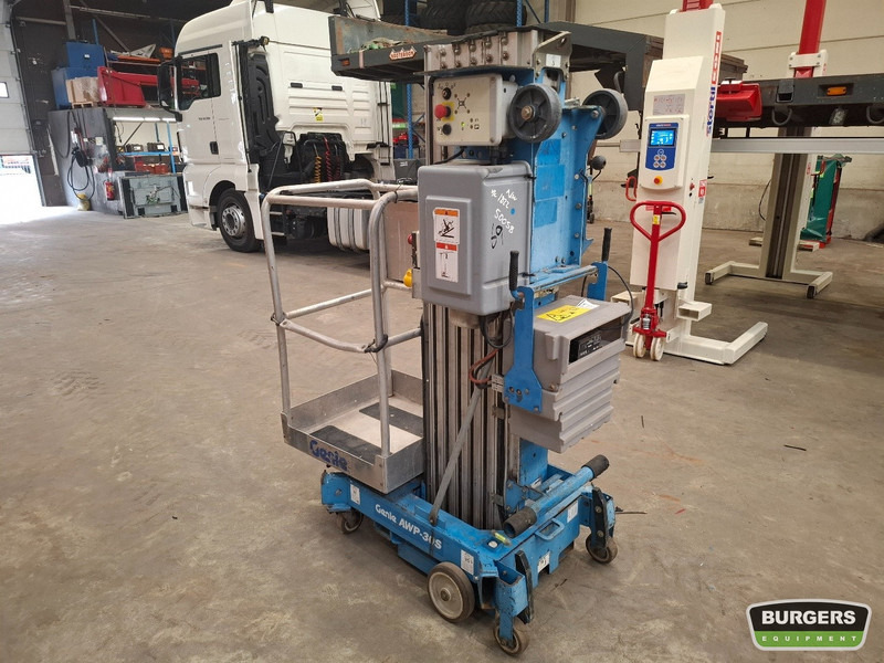 Genie AWP-30S - Aerial platform: picture 4 Genie AWP-30S - Aerial platform: picture 4