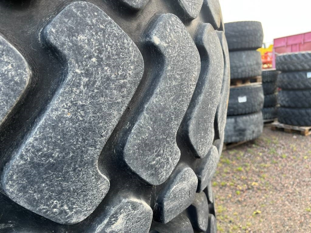 Däck på fälg 20,5-R25 Volvo L70 , 6300 , L90 - Tire for Construction machinery: picture 2 Däck på fälg 20,5-R25 Volvo L70 , 6300 , L90 - Tire for Construction machinery: picture 2