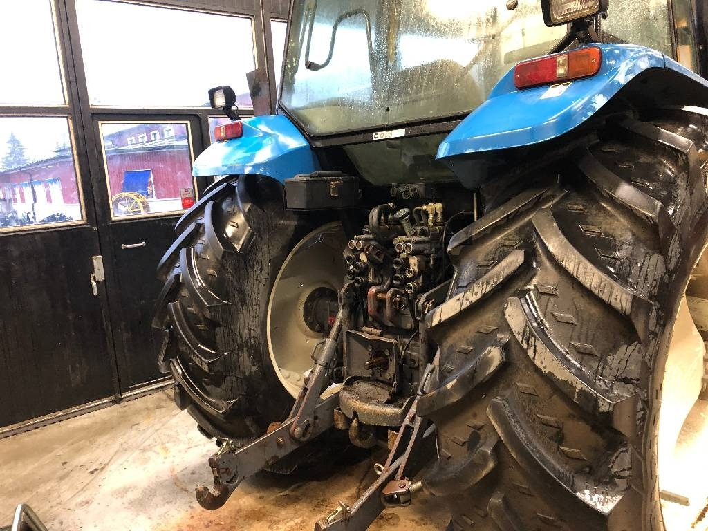 New Holland TS 110 Dismantled: only spare parts - Farm tractor: picture 3 New Holland TS 110 Dismantled: only spare parts - Farm tractor: picture 3