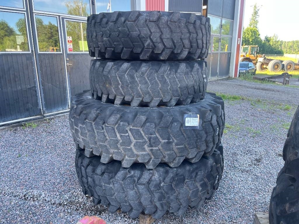 Nokian 18,4-34 14,9-24 till Volvo Bm 840 841 - Tire for Construction machinery: picture 1 Nokian 18,4-34 14,9-24 till Volvo Bm 840 841 - Tire for Construction machinery: picture 1