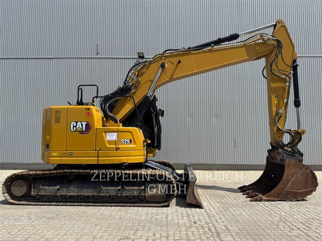 Crawler excavator CAT 325-07: picture 11