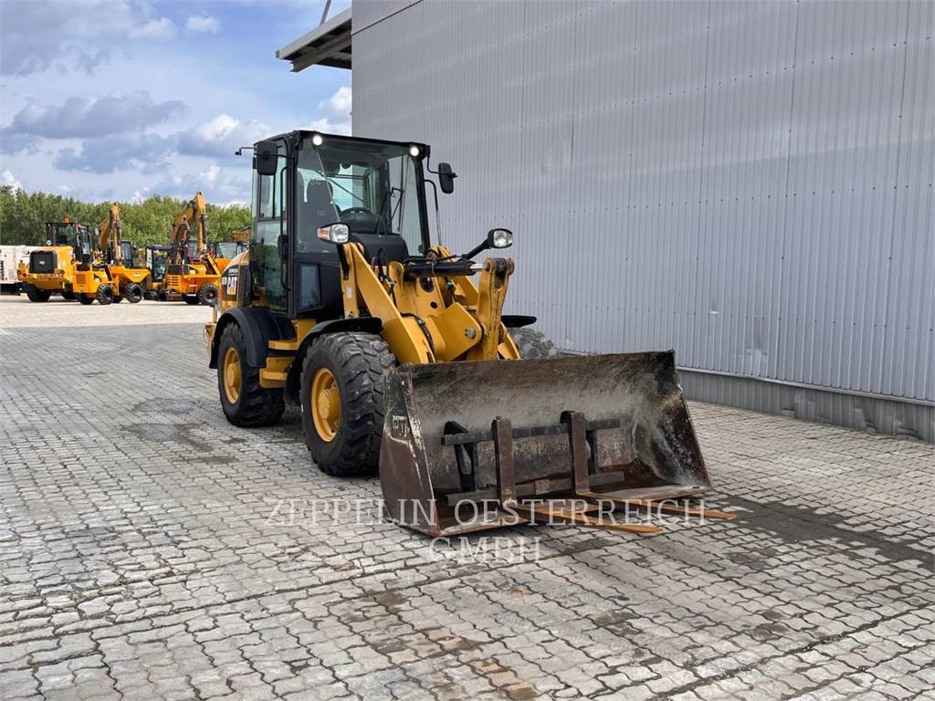 CAT 907M - Wheel loader: picture 2 CAT 907M - Wheel loader: picture 2