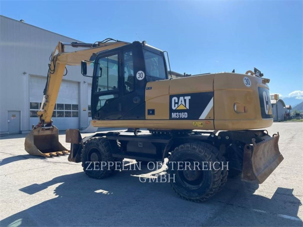 CAT M316D - Snow plough: picture 3 CAT M316D - Snow plough: picture 3