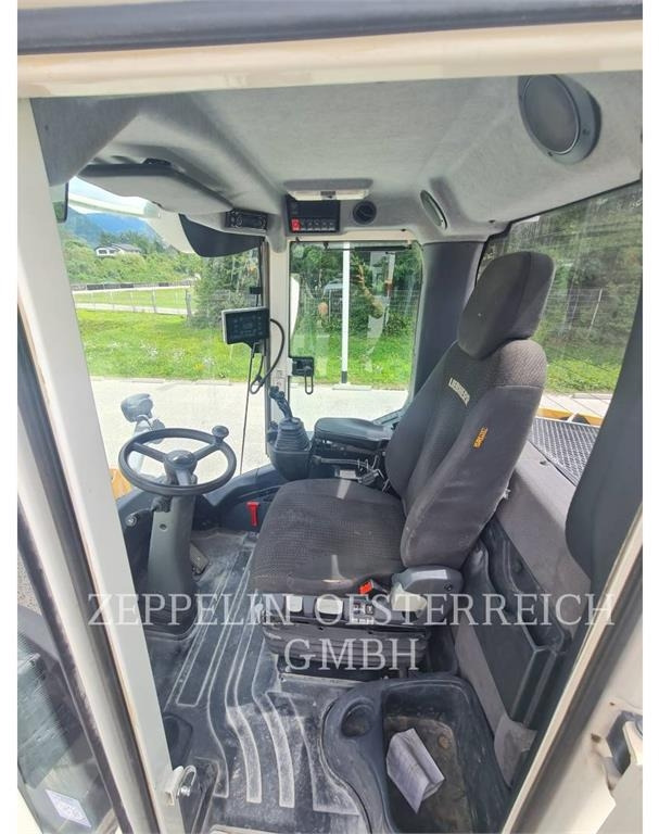 Wheel loader Liebherr L526: picture 10