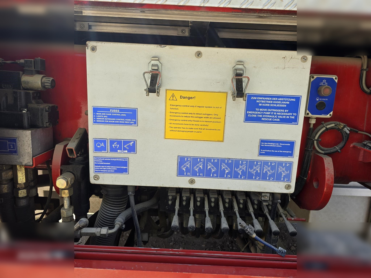 2011 MERCEDES-BENZ ACTROS 4140 - Truck mounted aerial platform: picture 4 2011 MERCEDES-BENZ ACTROS 4140 - Truck mounted aerial platform: picture 4