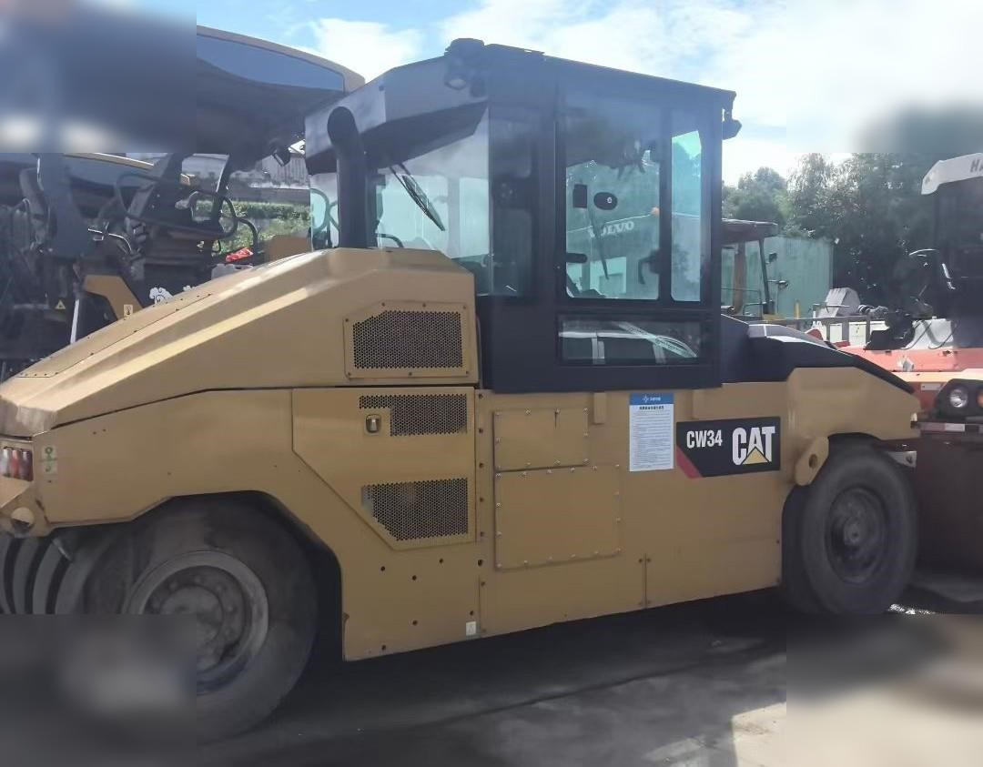 2019 CATERPILLAR CW34 - Pneumatic roller: picture 1 2019 CATERPILLAR CW34 - Pneumatic roller: picture 1